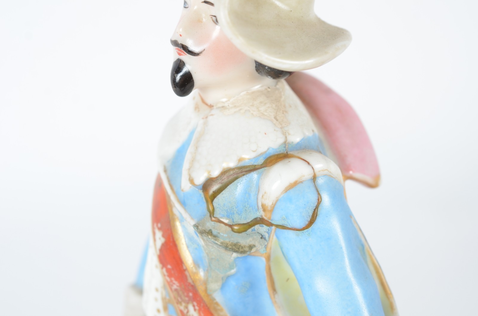 Par de figuras de porcelana europeia policromada representando "casal... - foto 7 de 11