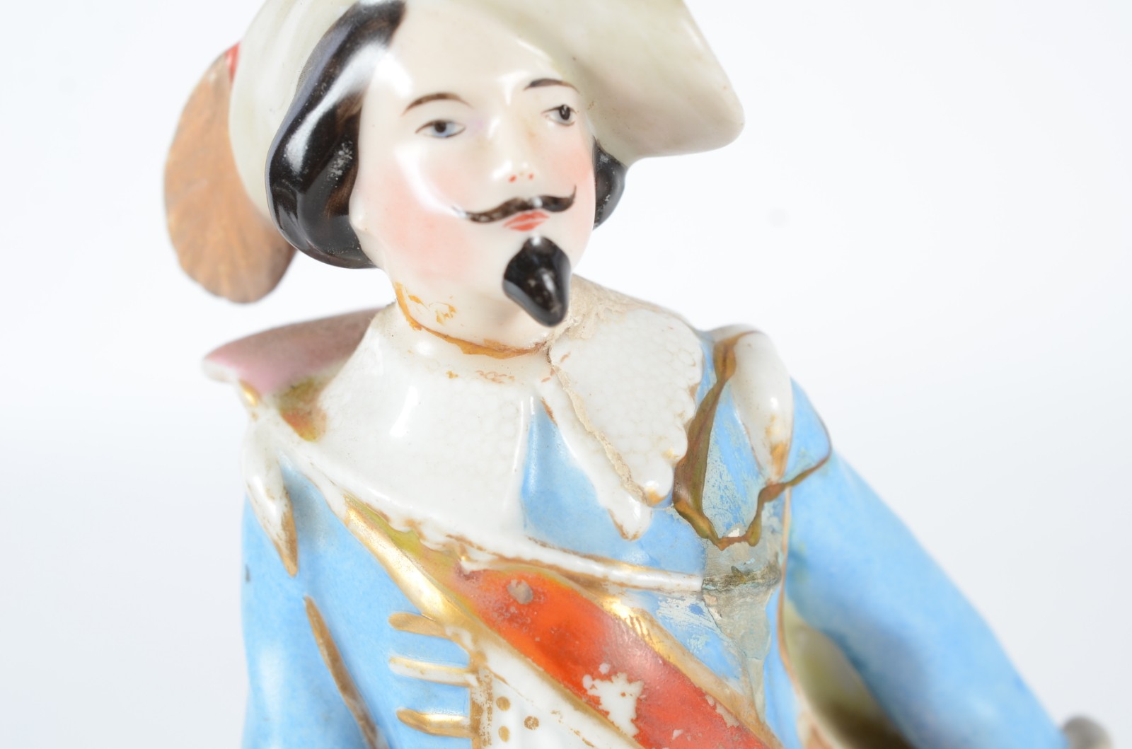 Par de figuras de porcelana europeia policromada representando "casal... - foto 8 de 11