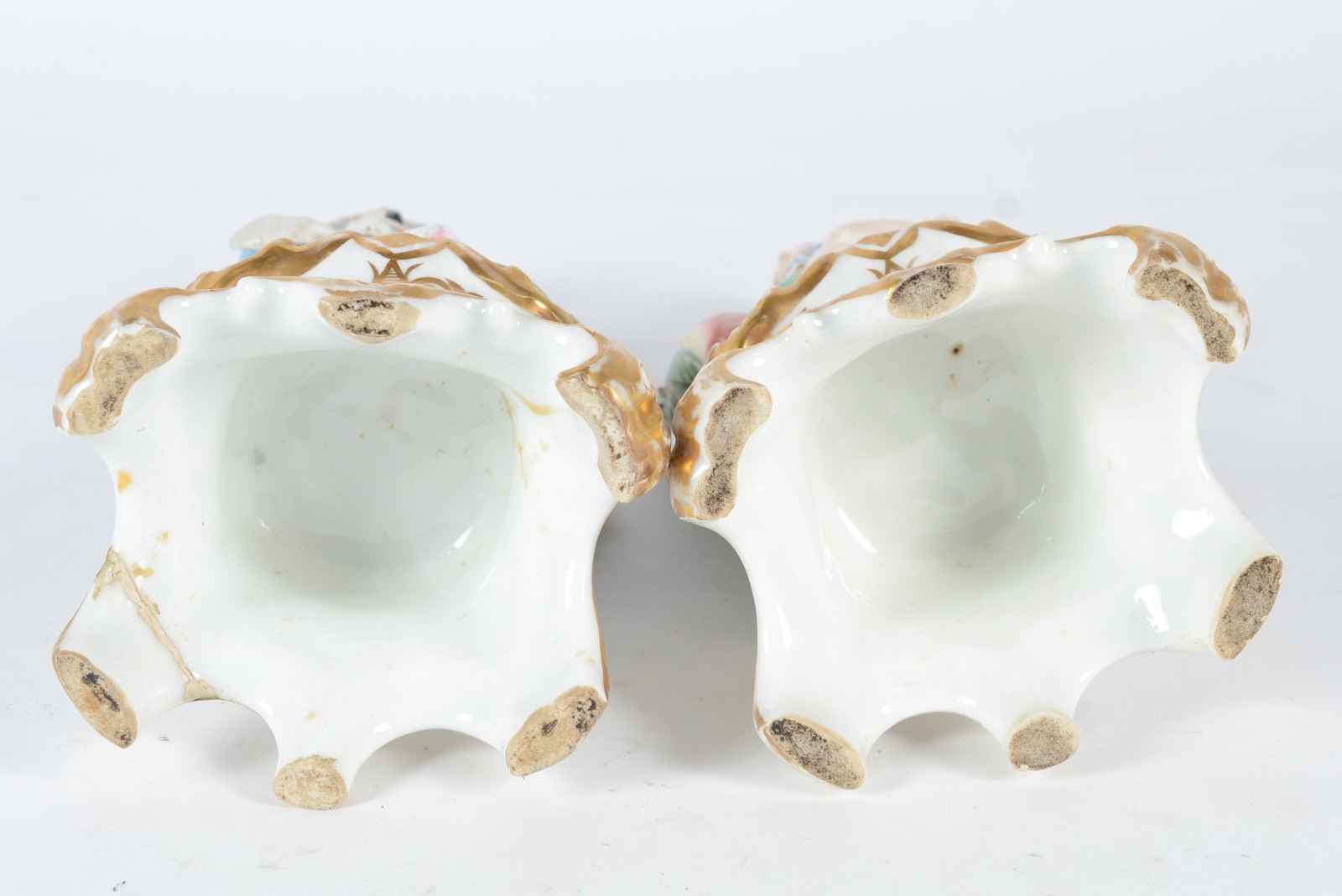 Par de figuras de porcelana europeia policromada representando "casal... - foto 10 de 11