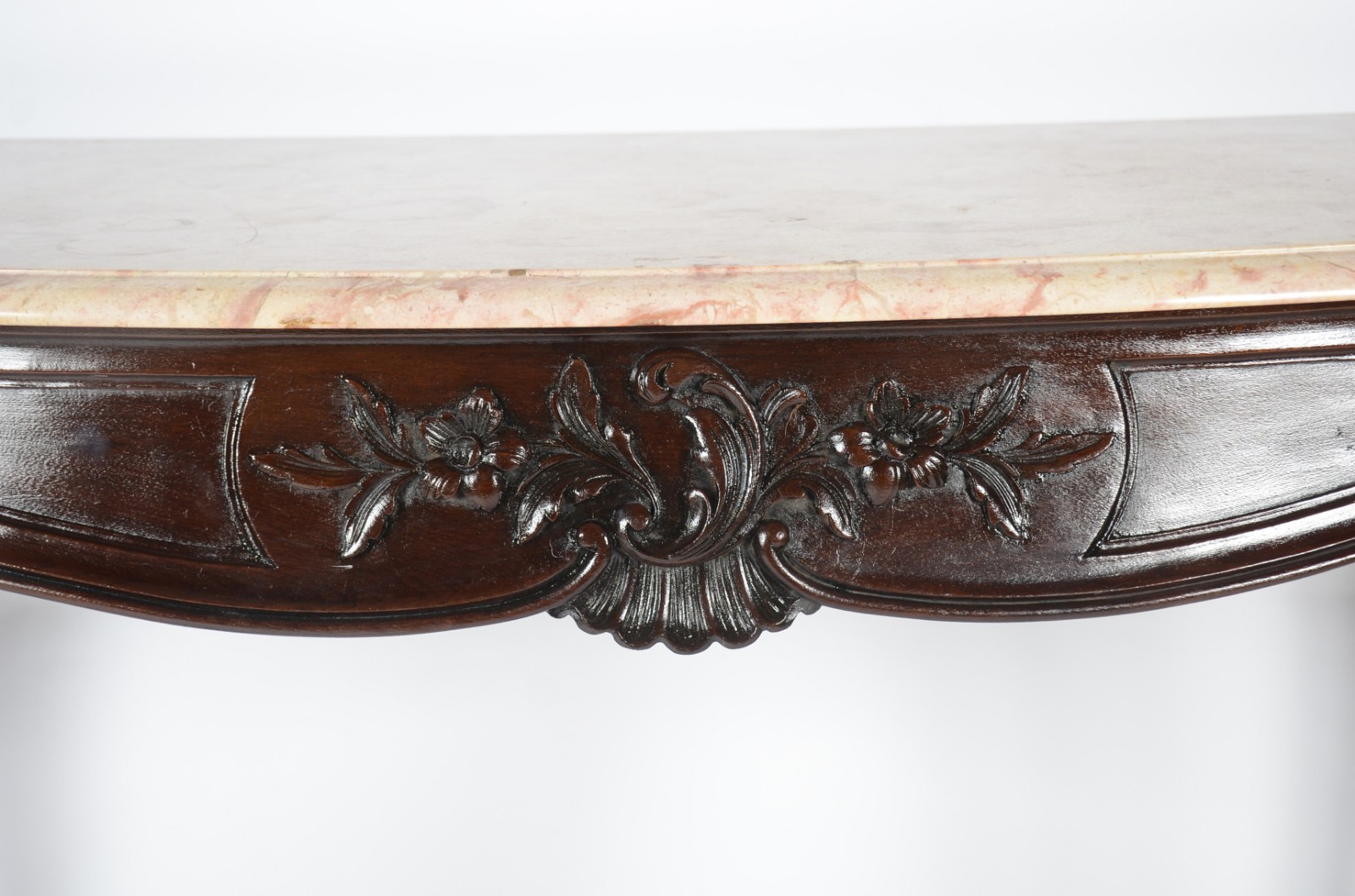 Console de madeira nobre, saia recortada e decorada com entalhe... - foto 7 de 7