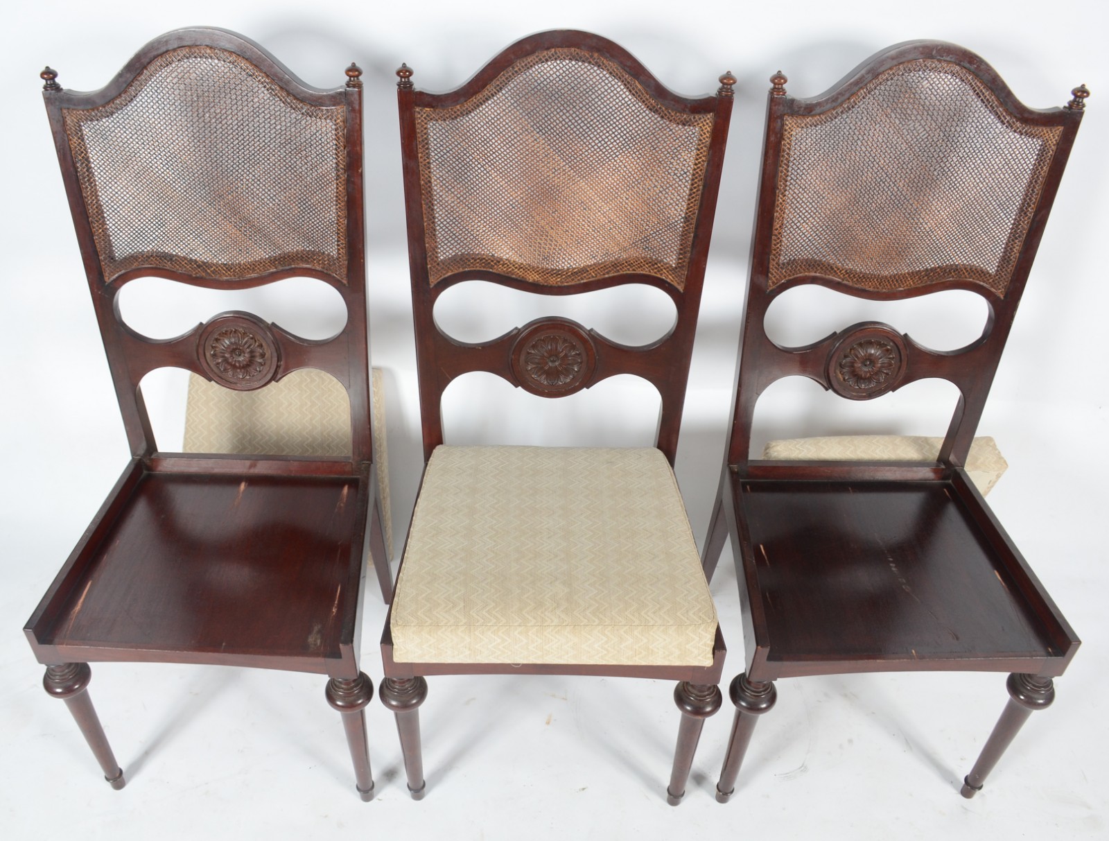 Conjunto de mesa de jantar com base de madeira nobre, apoio em dois... - foto 7 de 11