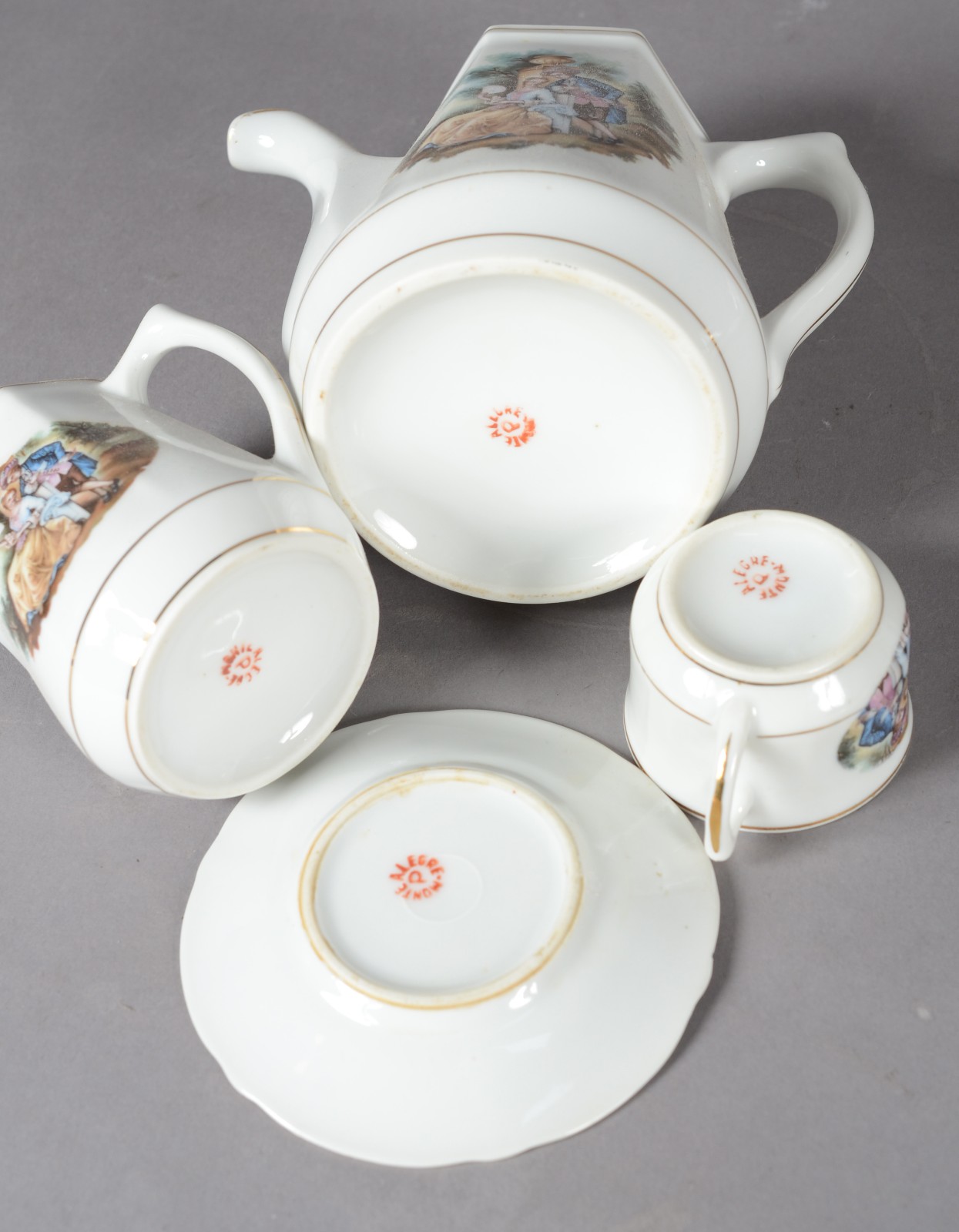 Serviço de chá de porcelana Monte Alegre, decorado com cenas... - foto 5 de 6