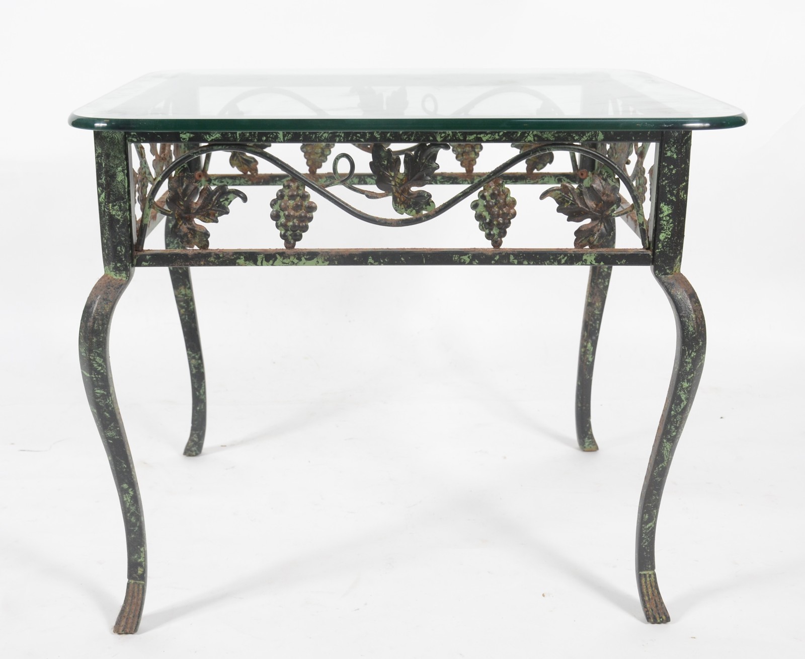 Mesa lateral de metal decorado com cachos de uvas e folhas de... - foto 2 de 7