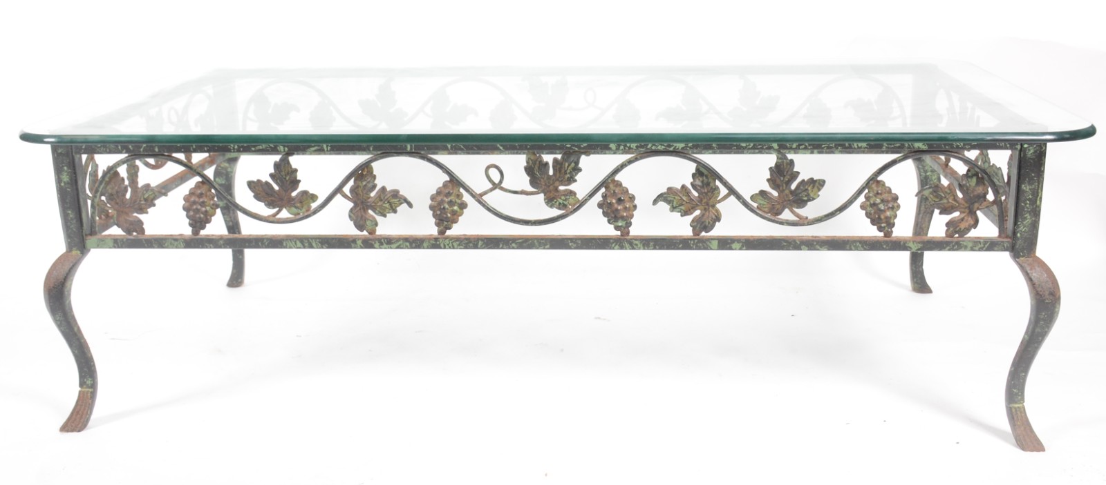 Mesa de centro de metal decorado com cachos de uvas e folhas de... - foto 3 de 9