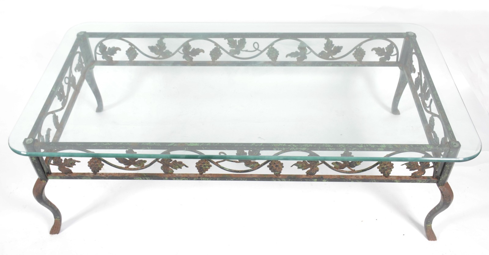 Mesa de centro de metal decorado com cachos de uvas e folhas de... - foto 2 de 9