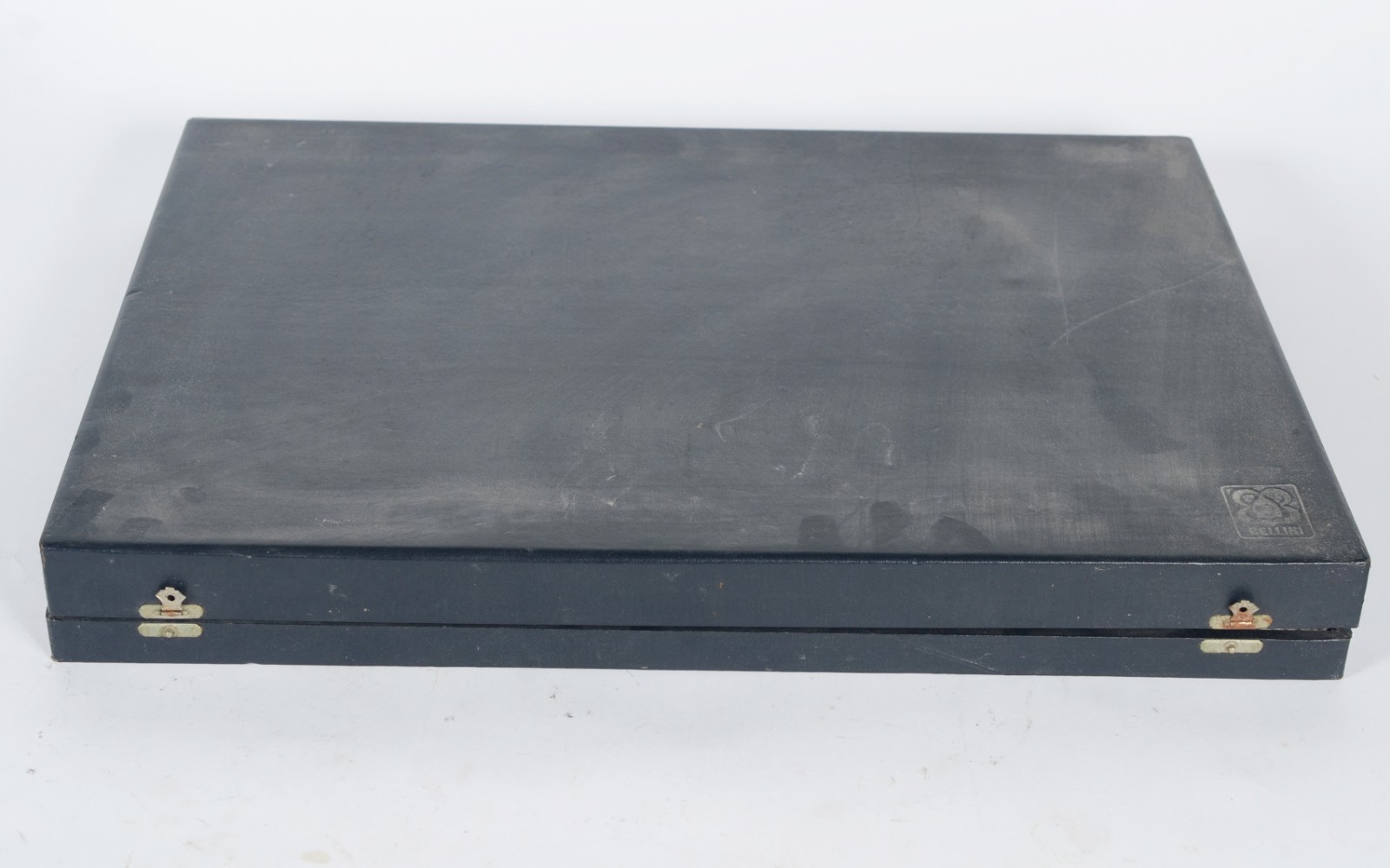 Conjunto com 12 taças de sorvete e 6 colheres de metal prateado. No... - foto 2 de 6