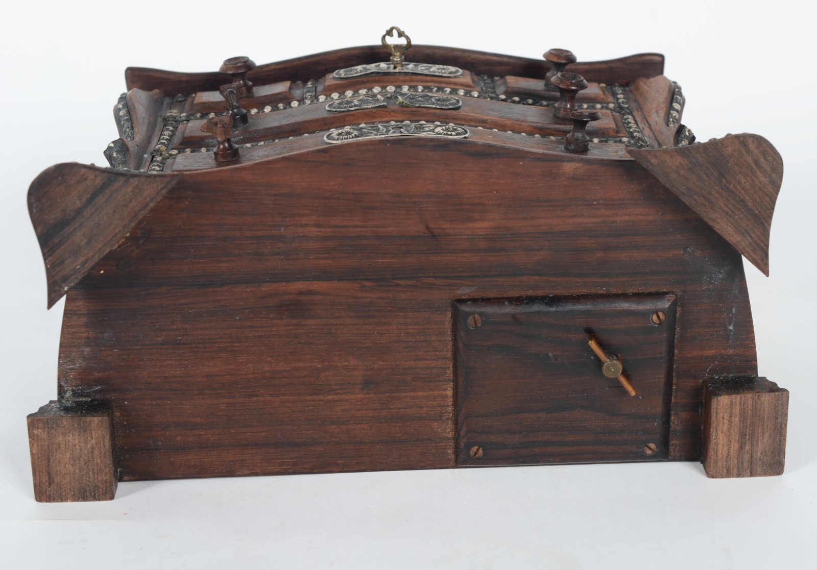 Caixa porta jóias de madeira nobre na forma de mini cômoda com... - foto 8 de 8
