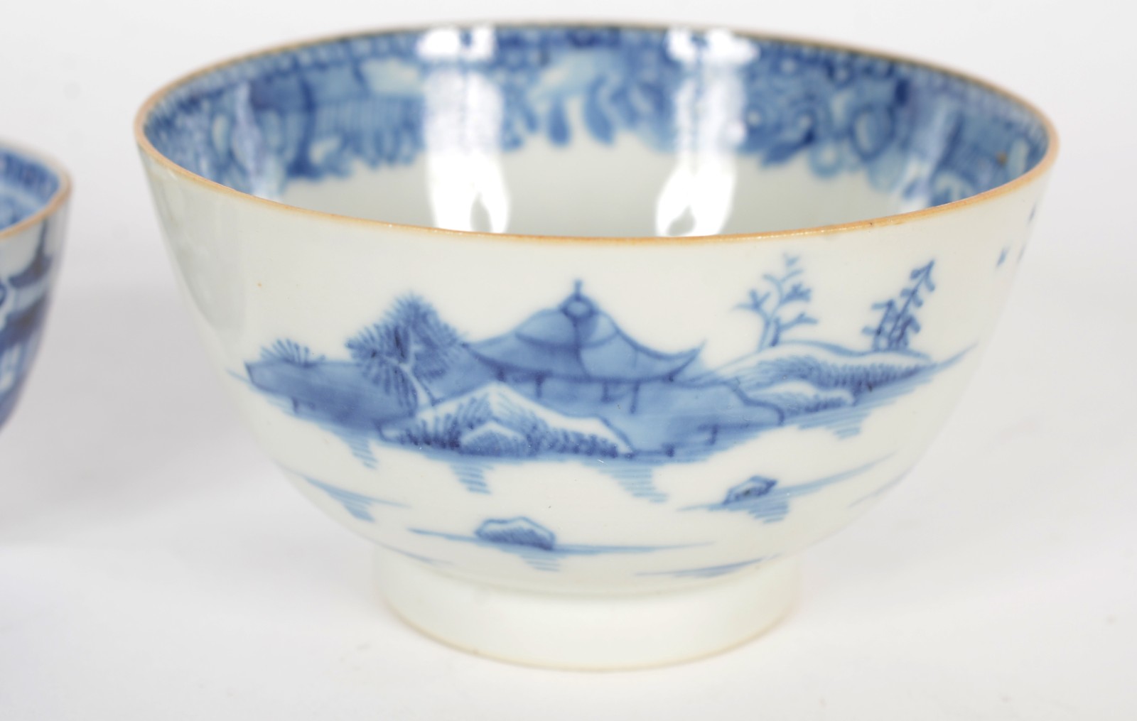 Três bowls de porcelana oriental azul e branca. - foto 3 de 8