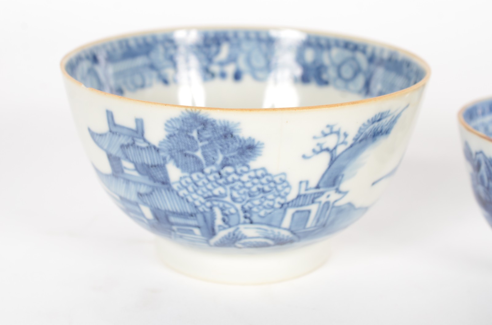 Três bowls de porcelana oriental azul e branca. - foto 4 de 8