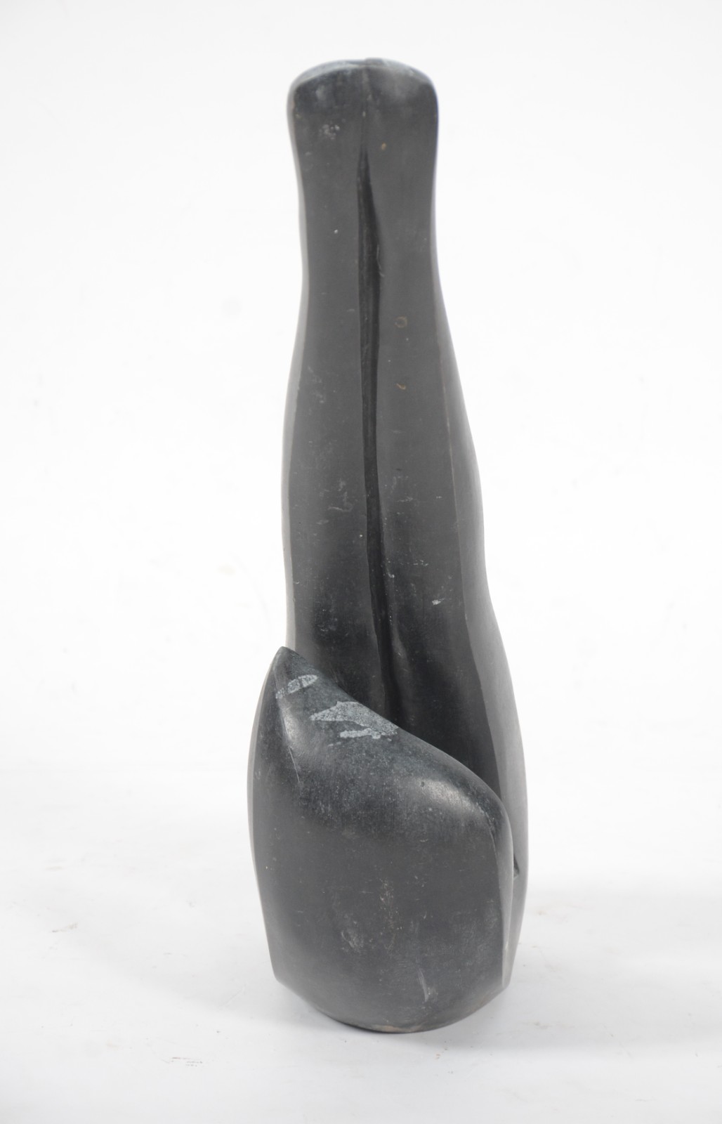 Escultura de bronze representando figura feminina. - foto 3 de 6