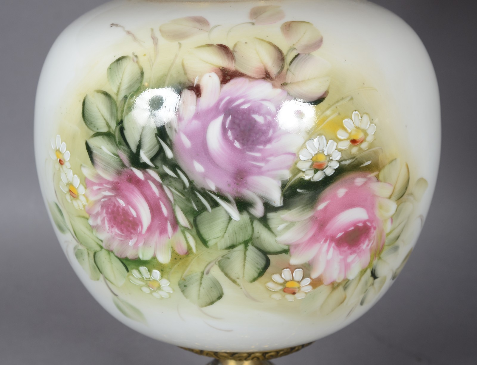Par de abatjoures de porcelana decoração floral em policromia... - foto 2 de 8