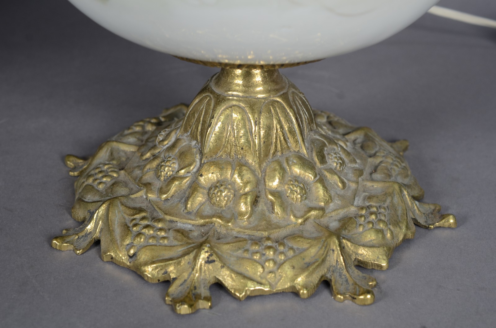 Par de abatjoures de porcelana decoração floral em policromia... - foto 4 de 8