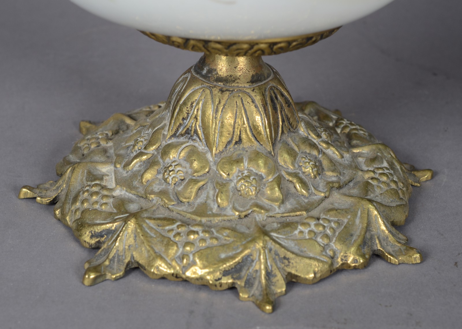 Par de abatjoures de porcelana decoração floral em policromia... - foto 5 de 8