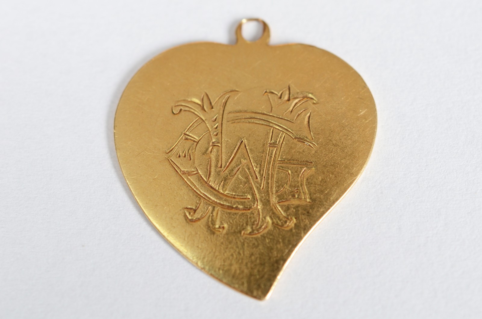 Pendente feitio coração de ouro 18 k monogramado e com gravação de... - foto 1 de 4