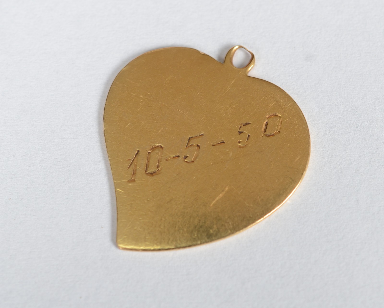 Pendente feitio coração de ouro 18 k monogramado e com gravação de... - foto 4 de 4