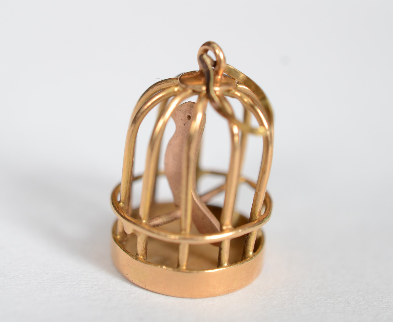 Pendente na forma de gaiola de ouro 18k. (Por motivos de seguranças... - foto 1 de 5