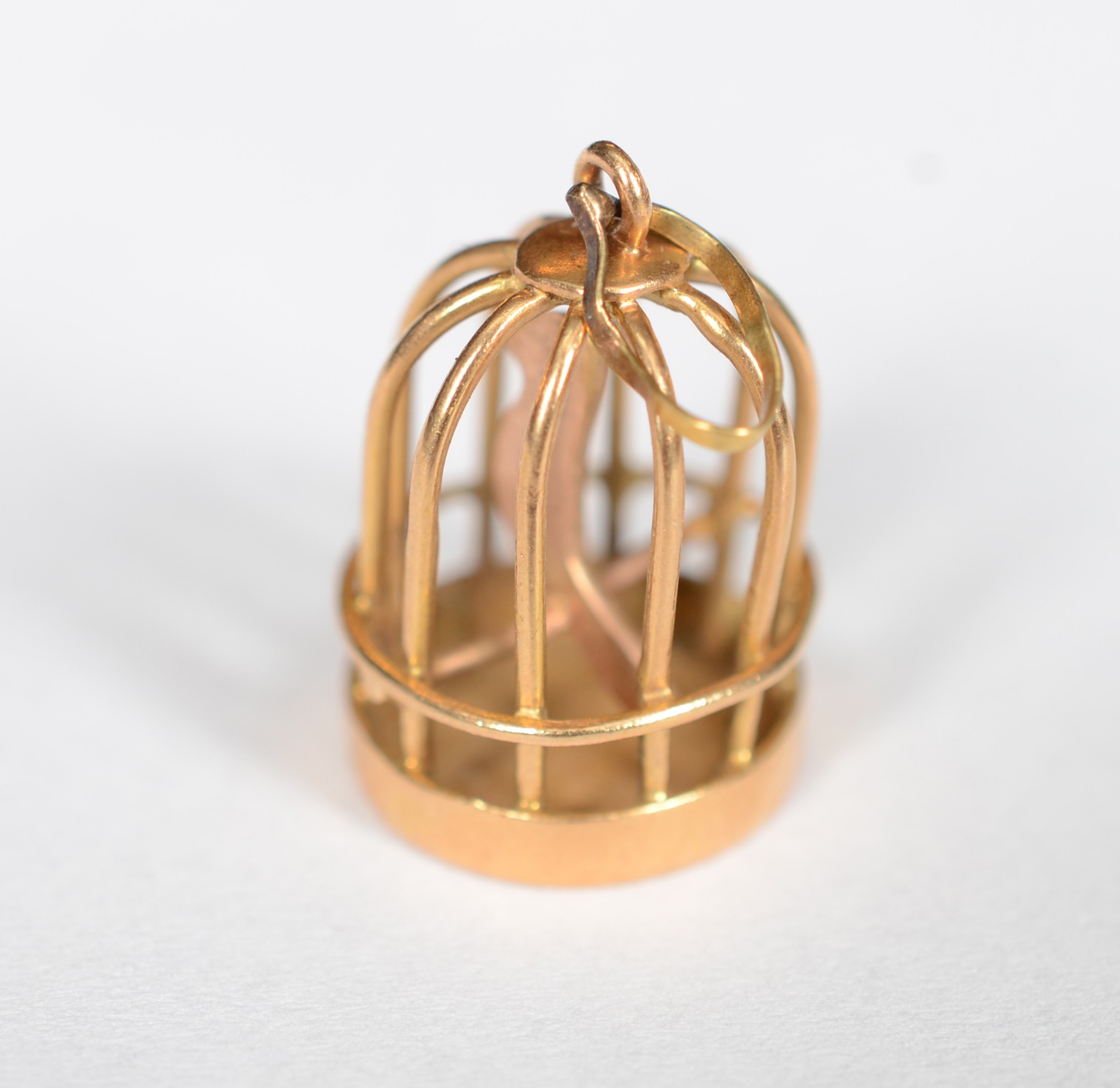 Pendente na forma de gaiola de ouro 18k. (Por motivos de seguranças... - foto 3 de 5