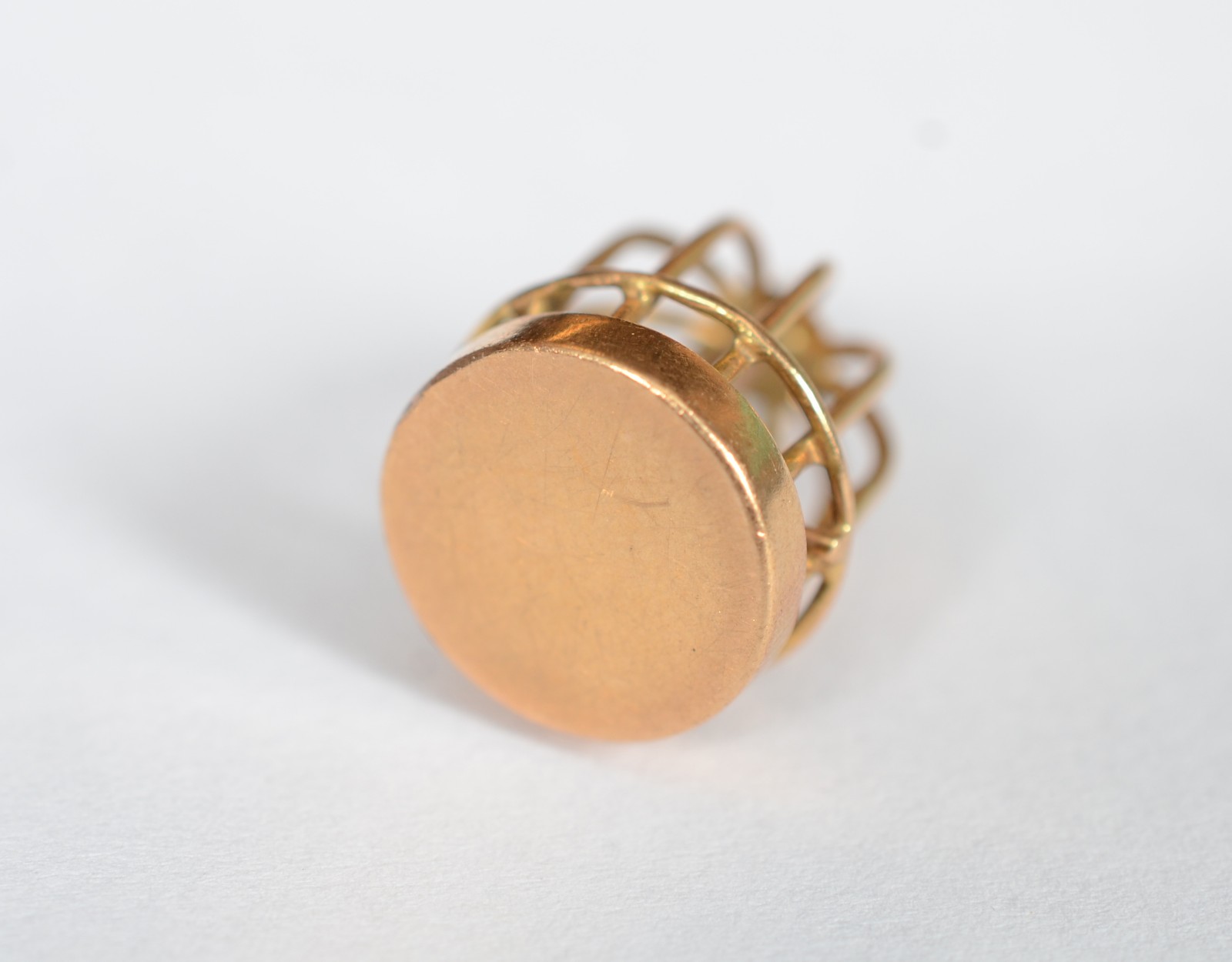 Pendente na forma de gaiola de ouro 18k. (Por motivos de seguranças... - foto 5 de 5