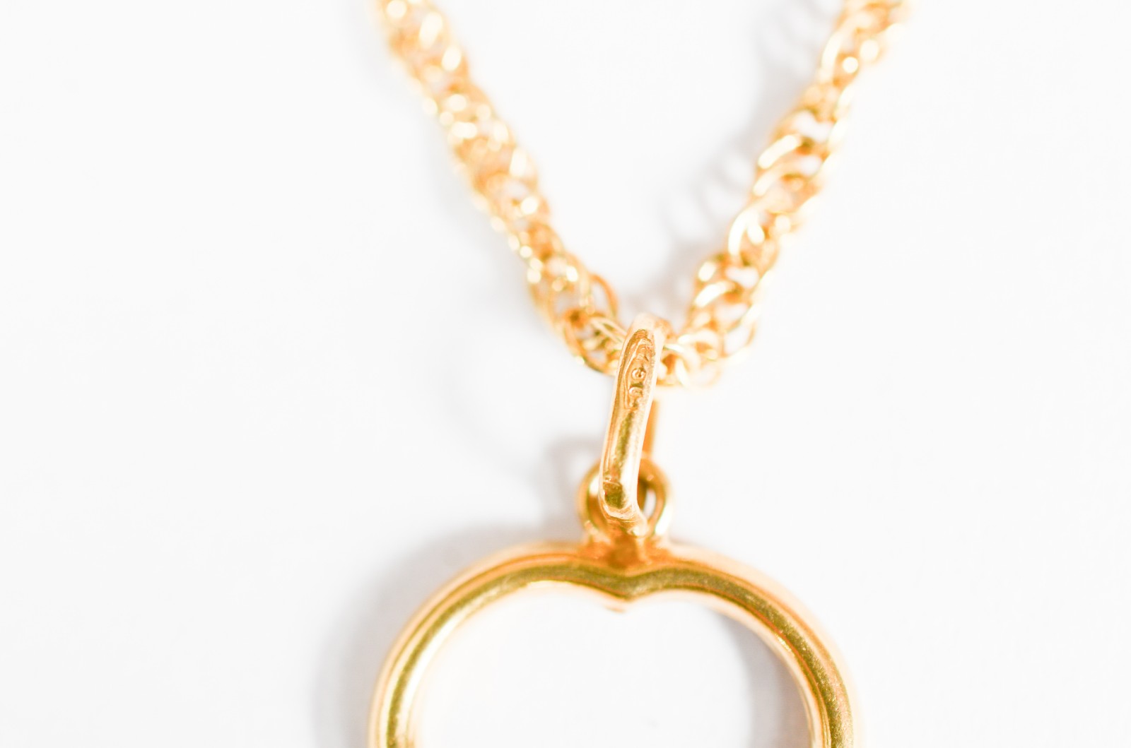 Cordão com pendente de ouro 18 k, contraste 750. (Por motivos de... - foto 3 de 7