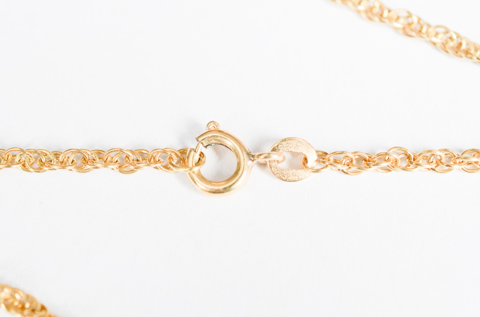 Cordão com pendente de ouro 18 k, contraste 750. (Por motivos de... - foto 5 de 7