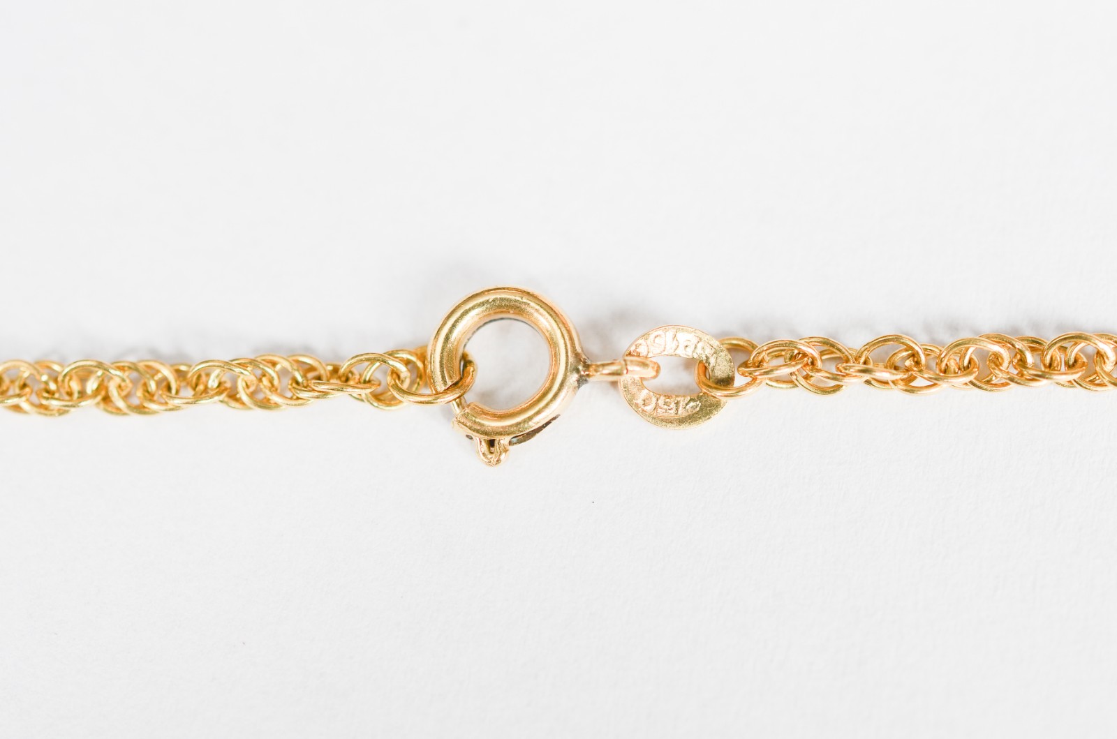 Cordão com pendente de ouro 18 k, contraste 750. (Por motivos de... - foto 6 de 7