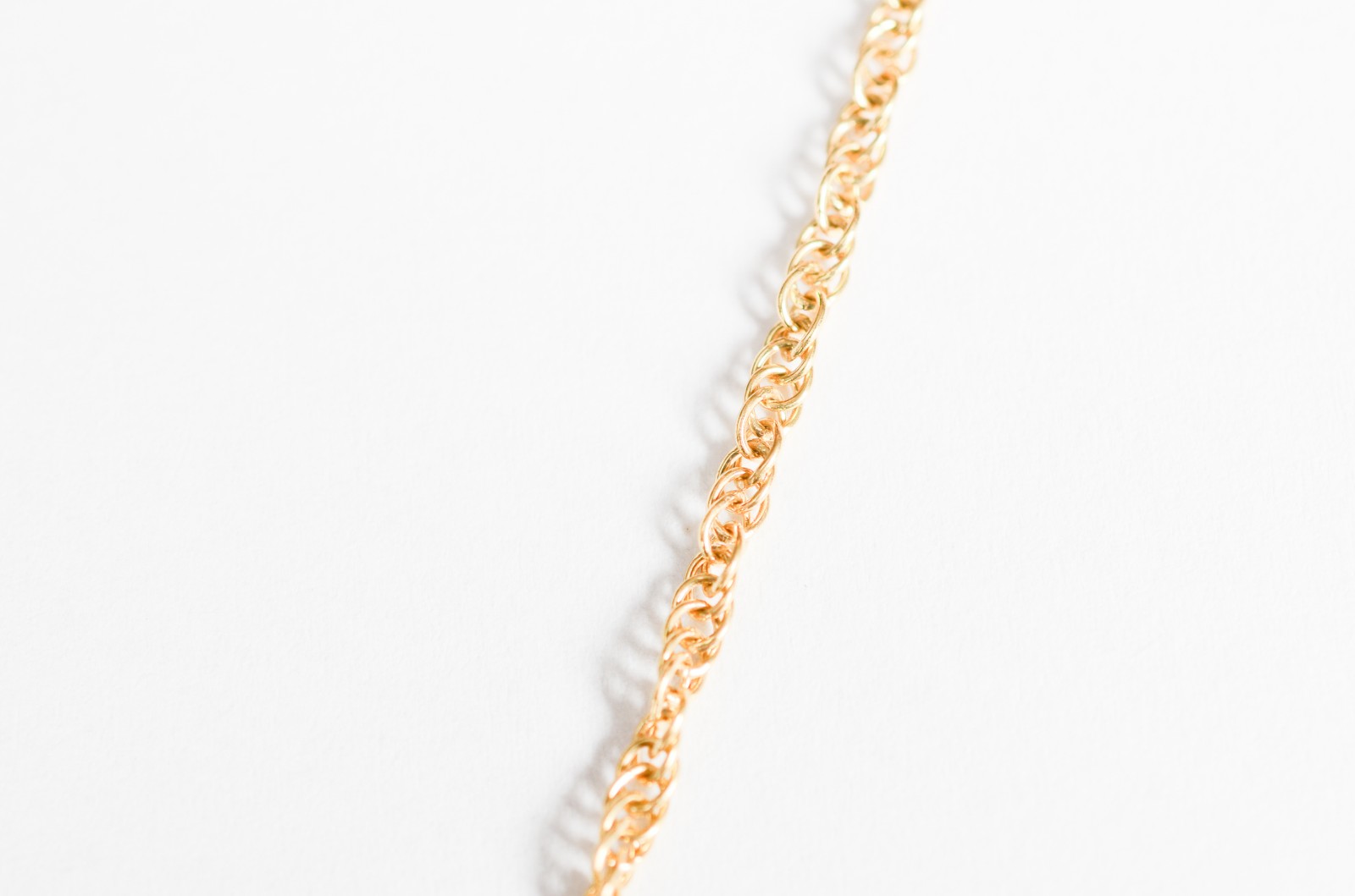 Cordão com pendente de ouro 18 k, contraste 750. (Por motivos de... - foto 7 de 7