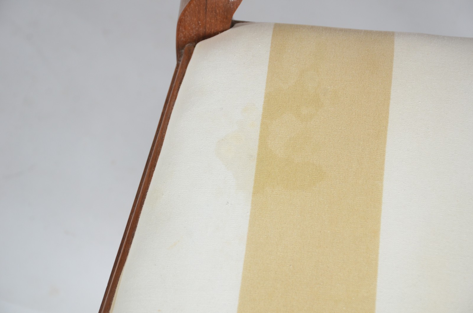 Mesa de jantar de madeira nobre com uma tabua extensora ( 110 cm x 50... - foto 8 de 11