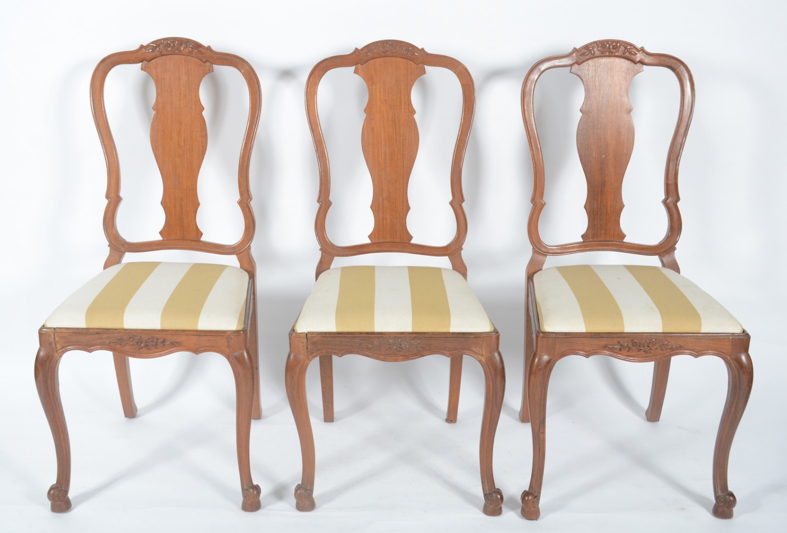 Mesa de jantar de madeira nobre com uma tabua extensora ( 110 cm x 50... - foto 9 de 11