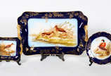 Conjunto de 5 peças de porcelana francesa de LI... - Conjunto de 5 peças de porcelana francesa de LIMOGES decoradas com figuras de aves em policromia, bordas em azul cobalto com realces dourados,  ...