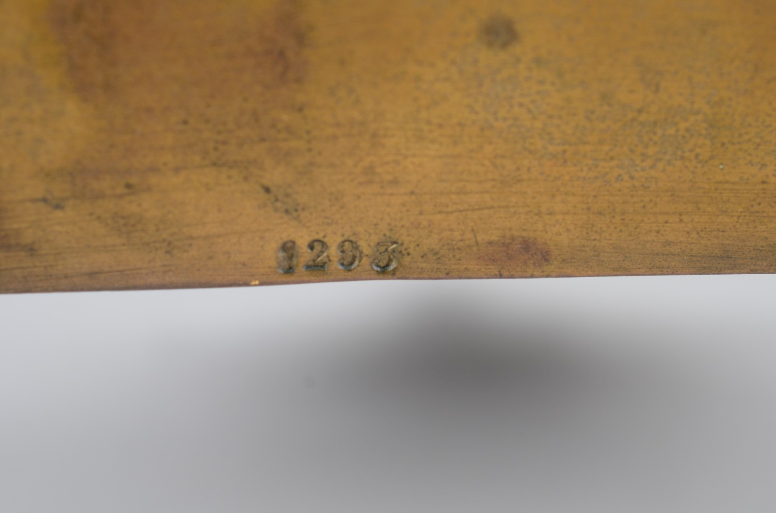 Belíssimo relógio de mesa "Boursier Jne" decorado com grupo... - foto 10 de 11