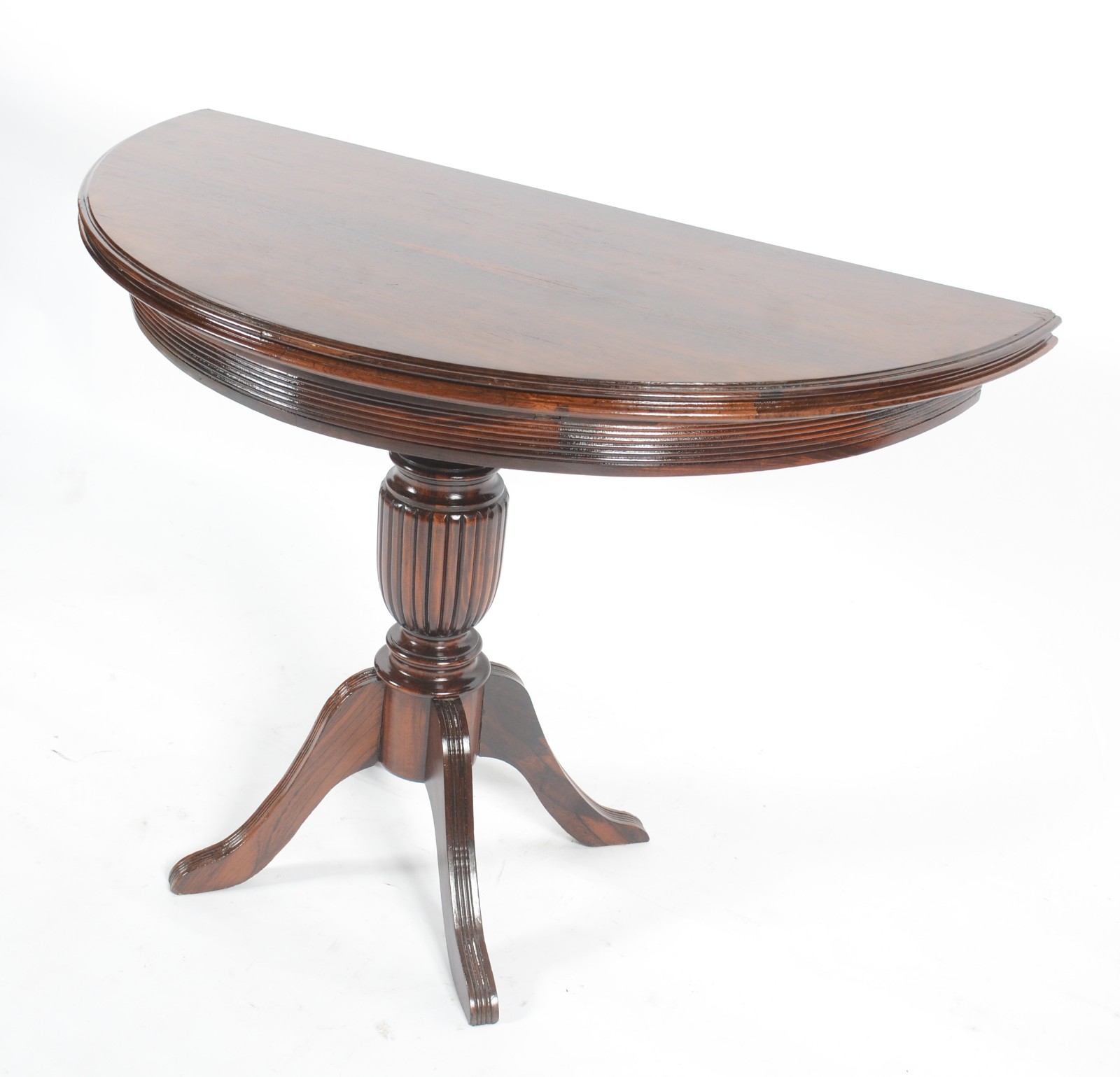 Mesa de jantar de madeira nobre, tampo dobrável servindo como... - foto 1 de 8