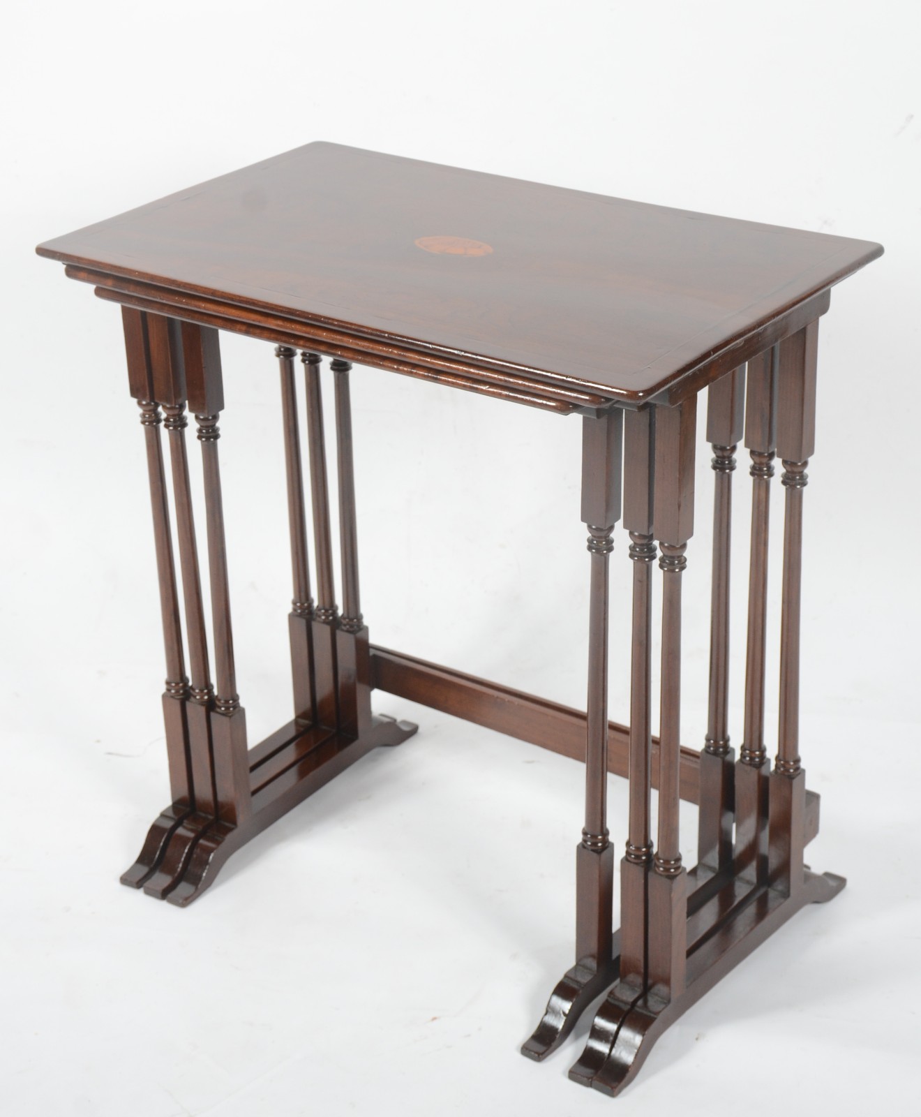Mesa ninho de madeira nobre com 3 peças de encaixe, tampos... - foto 2 de 11