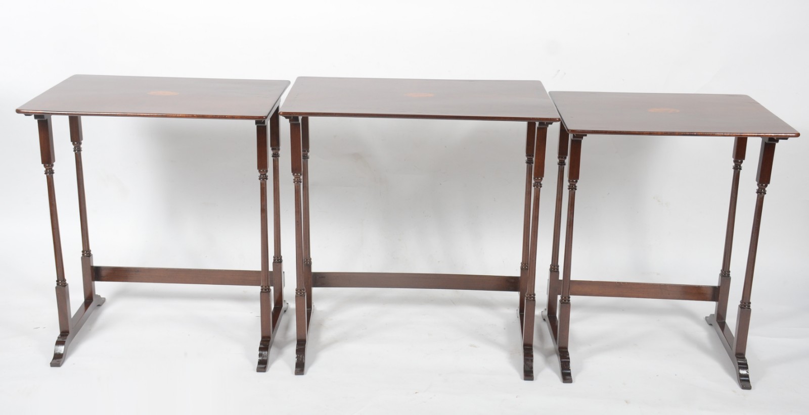 Mesa ninho de madeira nobre com 3 peças de encaixe, tampos... - foto 5 de 11