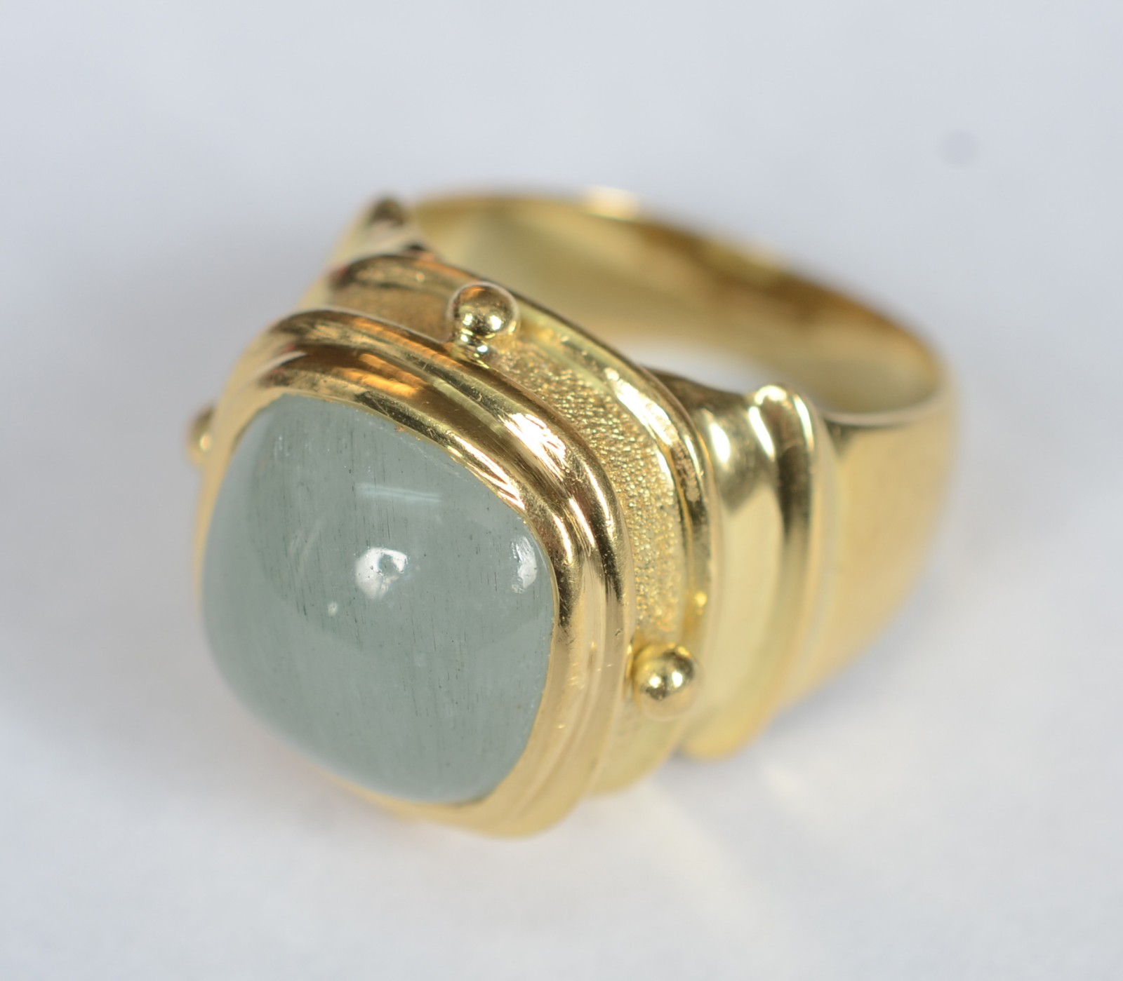 Anel de ouro 18 k, contraste 750, feitio retangular, aro 15. (Por... - foto 2 de 5