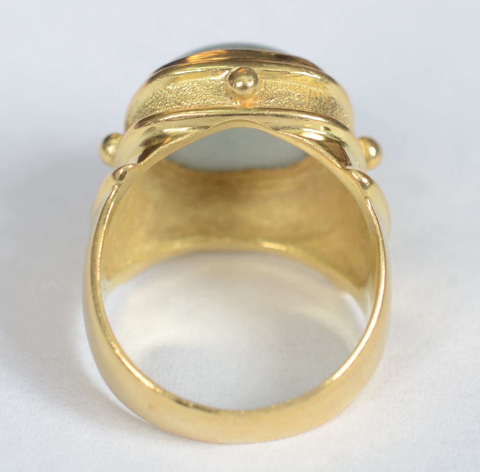 Anel de ouro 18 k, contraste 750, feitio retangular, aro 15. (Por... - foto 4 de 5