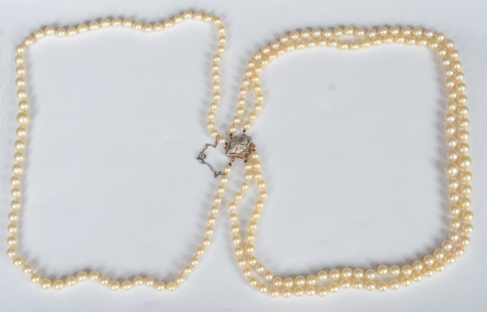 Colar de perolas cultivadas, fecho de ouro 18 k e ouro branco com... - foto 1 de 8