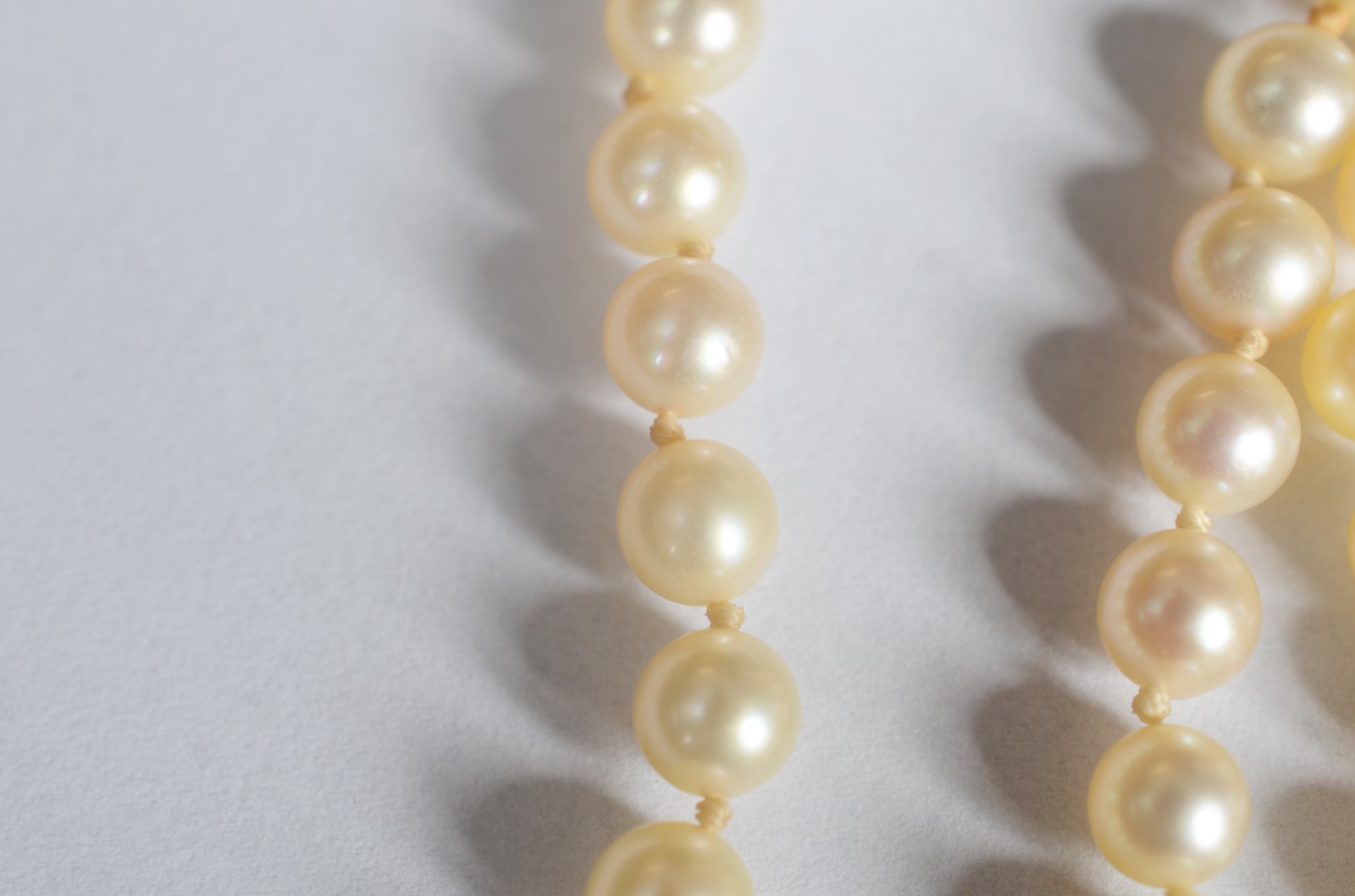Colar de perolas cultivadas, fecho de ouro 18 k e ouro branco com... - foto 2 de 8