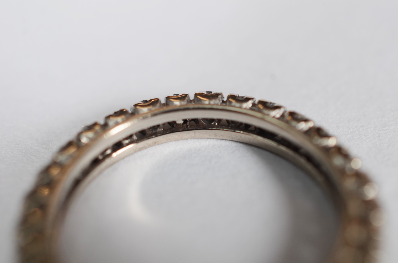 Aliança completa de ouro branco com 30 brilhantes de 0,25 ct cada... - foto 3 de 4