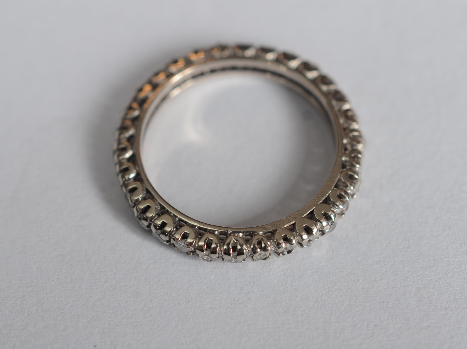 Aliança completa de ouro branco com 30 brilhantes de 0,25 ct cada... - foto 4 de 4