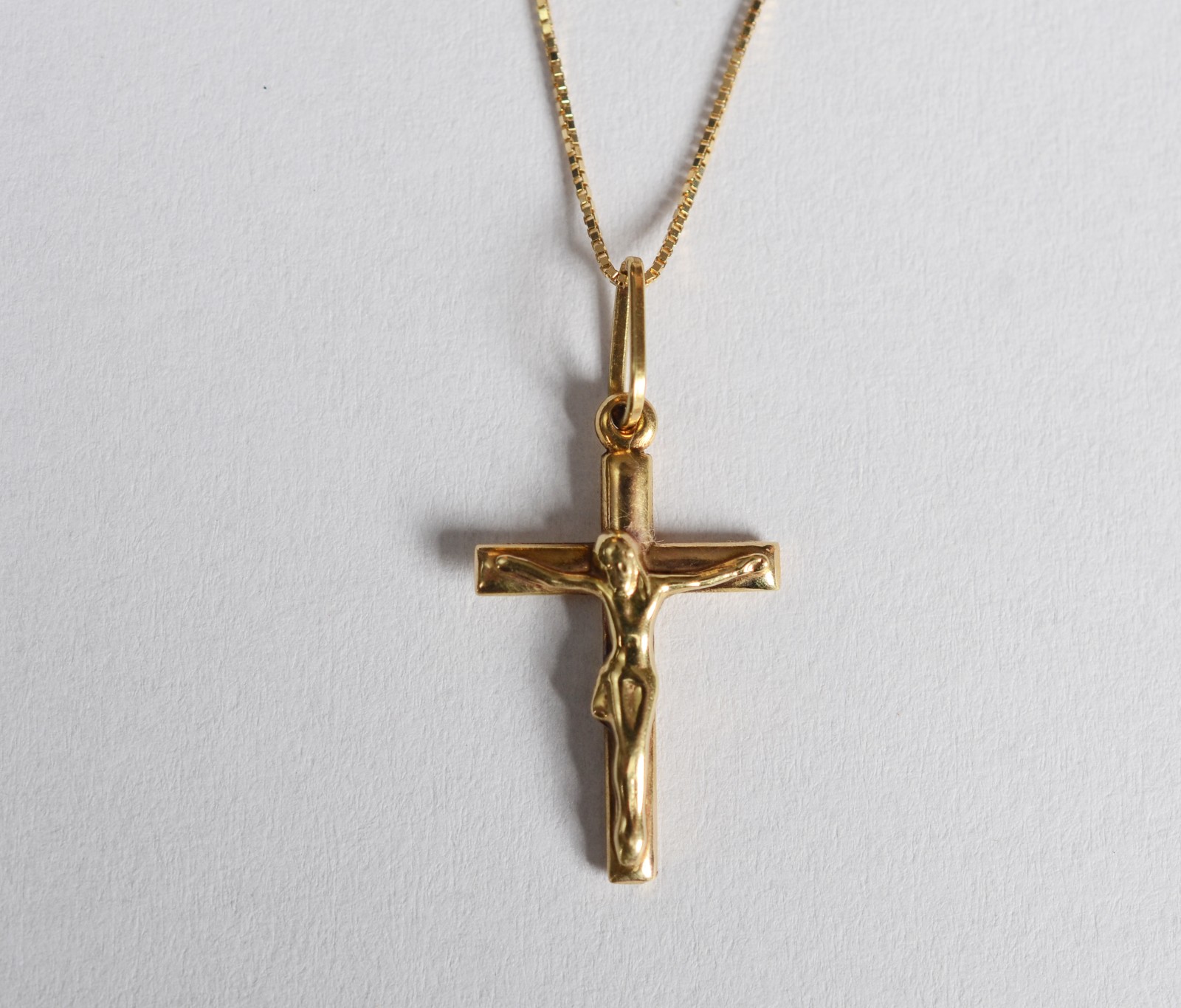 Cordão de ouro 18 k, contraste 750, com pendente na forma de... - foto 1 de 6