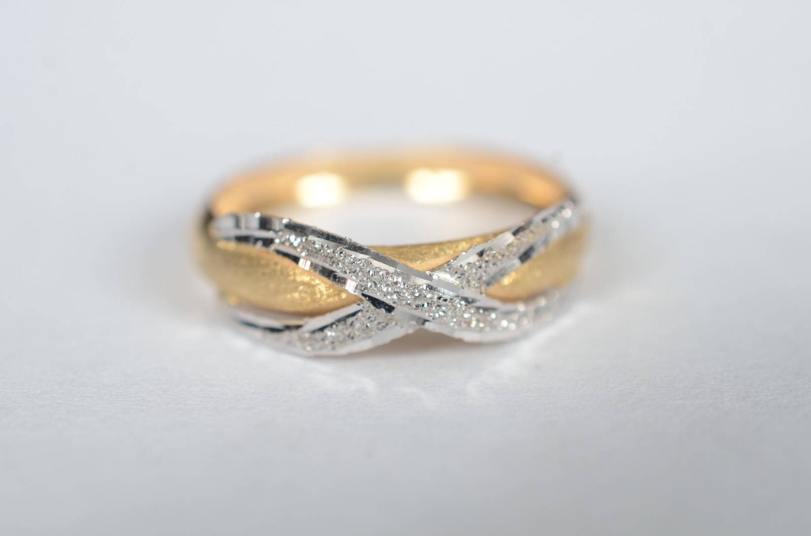 Anel de ouro 18 k, contraste 750 modelo "X", aro 18. (Por motivos de... - foto 1 de 6