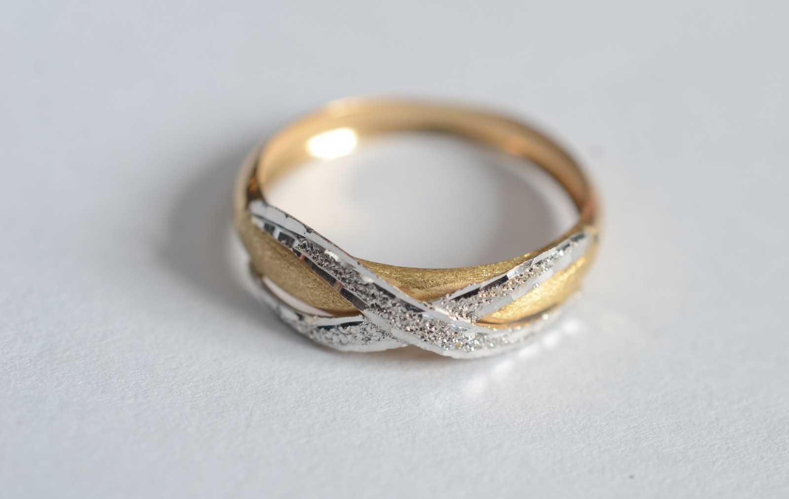 Anel de ouro 18 k, contraste 750 modelo "X", aro 18. (Por motivos de... - foto 2 de 6