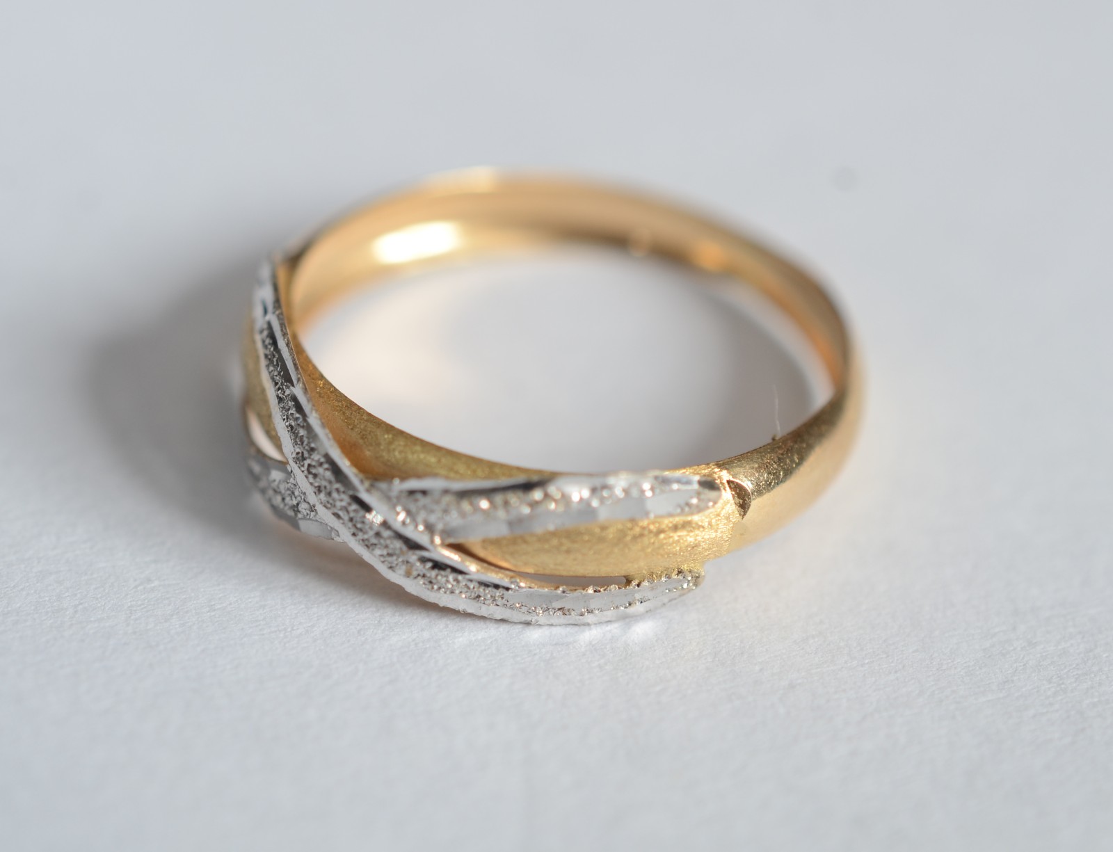 Anel de ouro 18 k, contraste 750 modelo "X", aro 18. (Por motivos de... - foto 5 de 6
