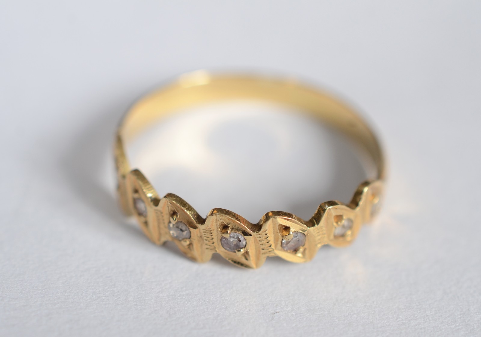 Anel de ouro 18k k, contraste 750 com 5 brilhantes, aro 14. (Por... - foto 1 de 5