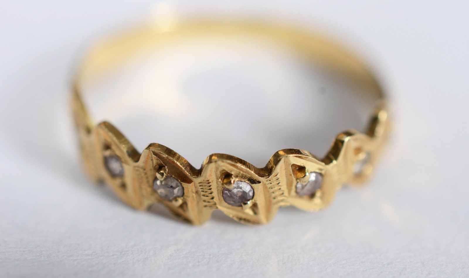 Anel de ouro 18k k, contraste 750 com 5 brilhantes, aro 14. (Por... - foto 3 de 5