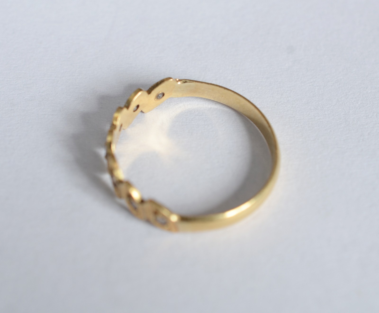 Anel de ouro 18k k, contraste 750 com 5 brilhantes, aro 14. (Por... - foto 4 de 5