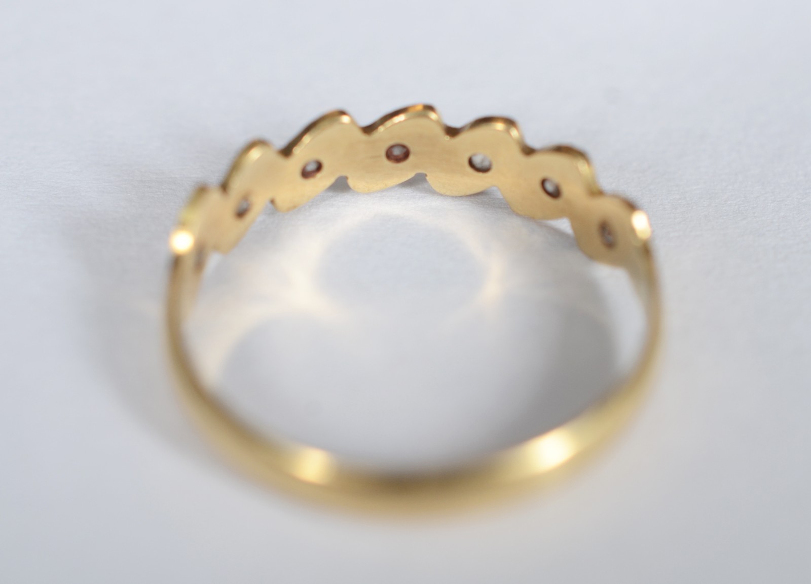 Anel de ouro 18k k, contraste 750 com 5 brilhantes, aro 14. (Por... - foto 5 de 5