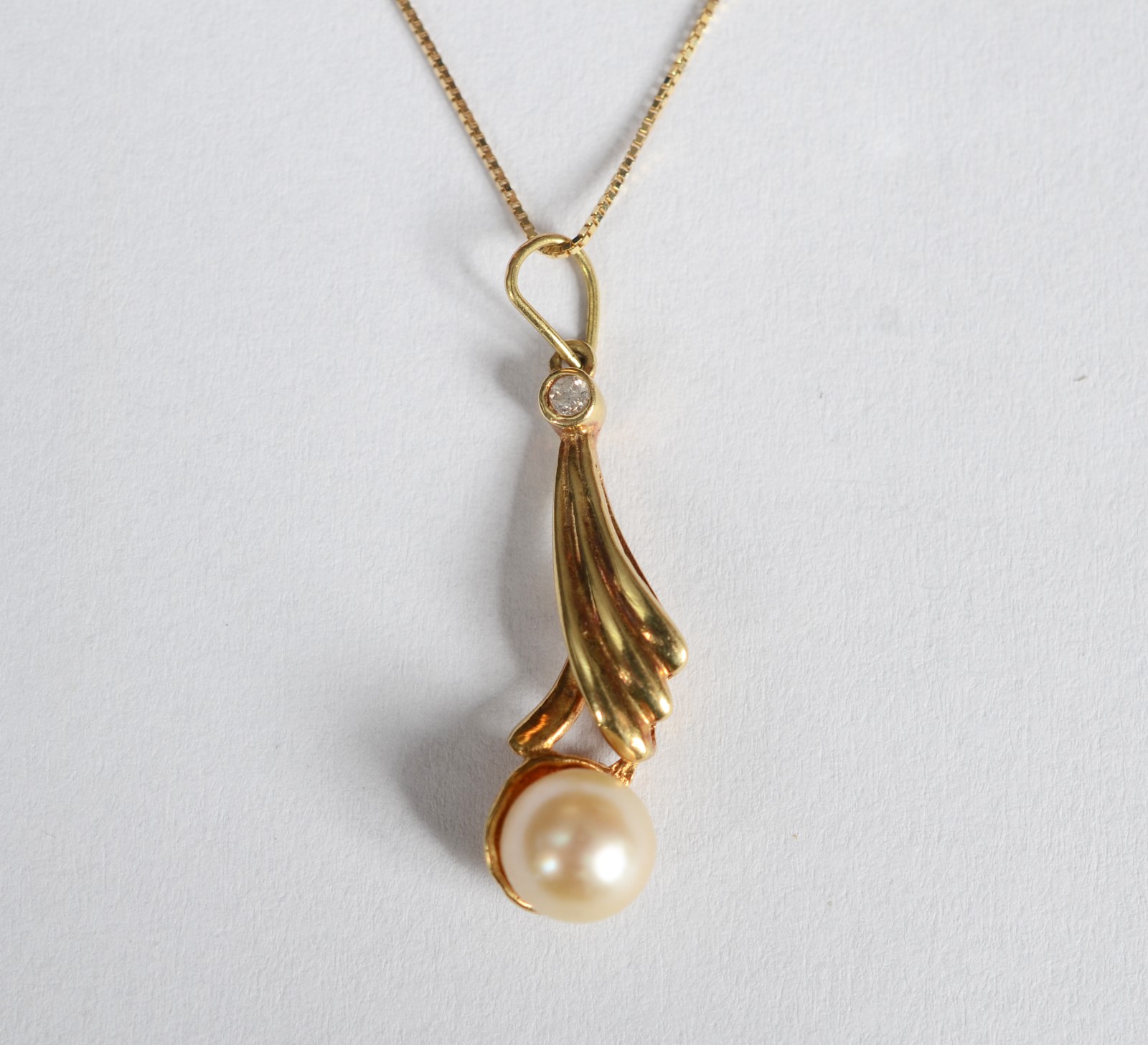 Colar de ouro 18 k, contraste 750 com pingente perola. (Por motivos... - foto 1 de 6