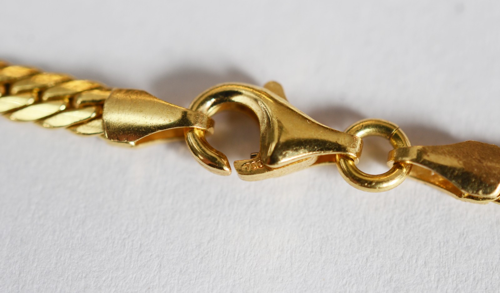 Gargantilha de ouro 18k, contraste 750 com safiras brancas. (Por... - foto 10 de 10