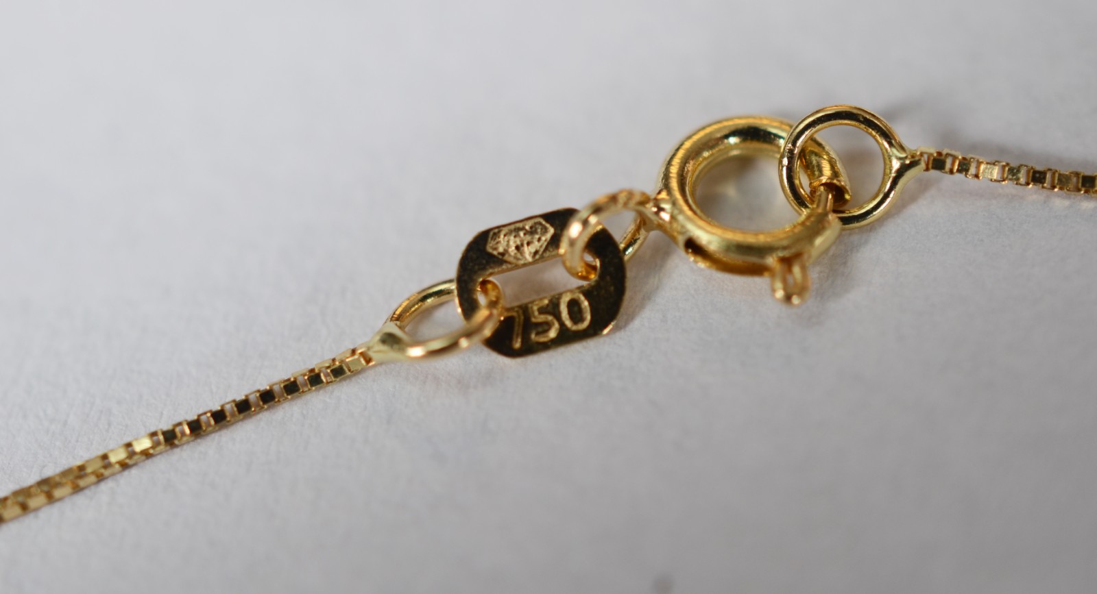 Colar de ouro 18 k, contraste 750 com crucifixo cravejado com safiras... - foto 4 de 6